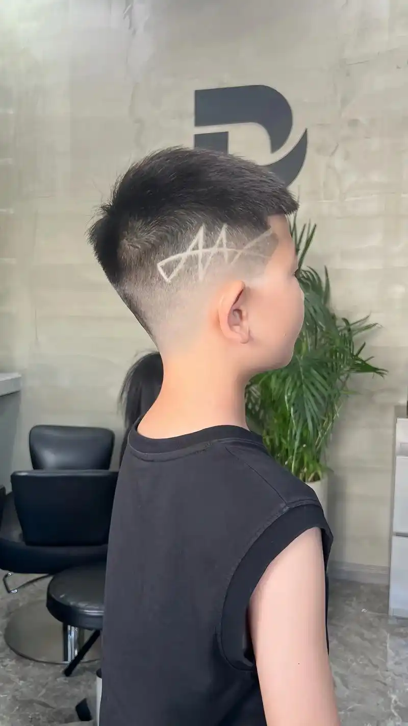 小朋友发型雕刻.