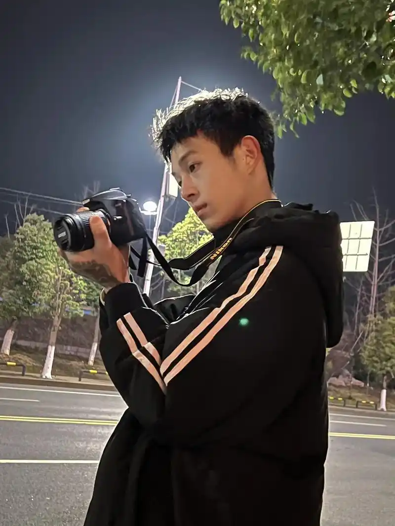 185大帅哥 #原相机  #vlog日常 "在努力,做一个 - 抖音