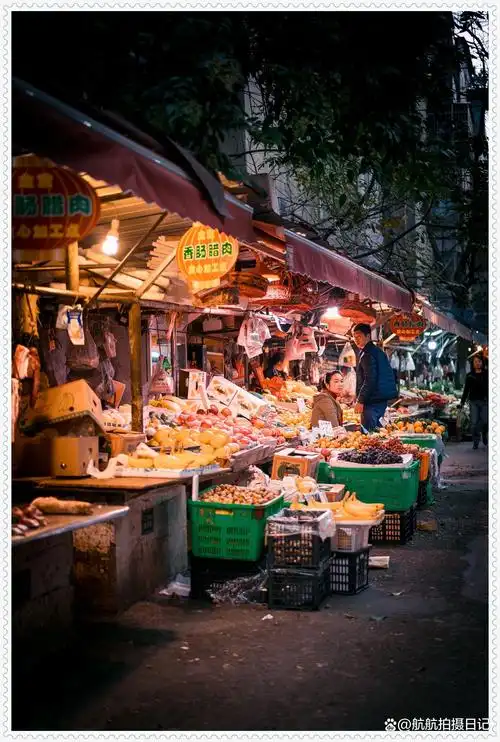 烟火气街拍技巧分享  烟火气弥漫在整个城市,是我觉得街头摄影中最