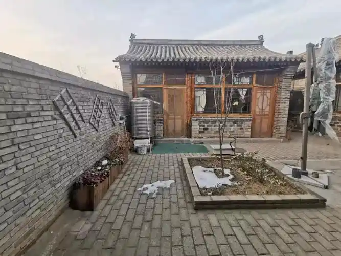 花墙砖和彩钢顶毁了农村房屋美感延庆青砖灰瓦的院子出租受欢迎