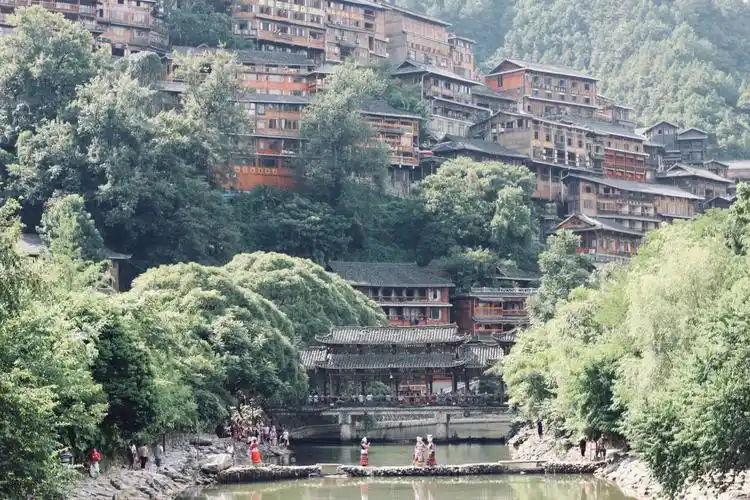 在西江做一天苗族姑娘吧