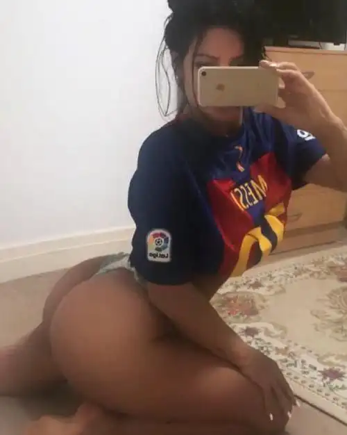 翘臀美女苦求梅西续约巴萨需要世界最佳球员图