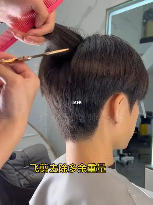 男生剪头发自然随意的感觉谁不喜欢呢