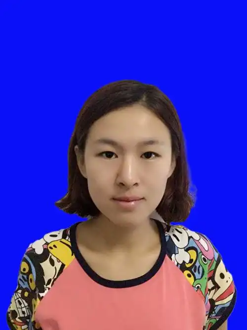 哪位大神能帮我把这张照片ps成蓝底的证件照啊,万分感谢.