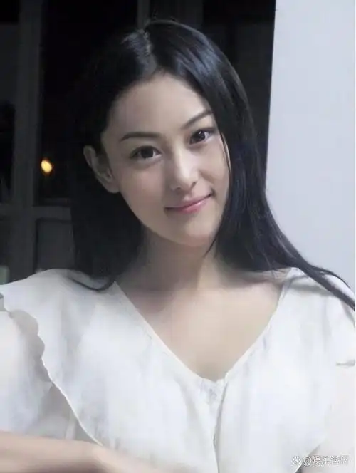 她曾被誉为中国黄金身材巅峰期为爱退圈丈夫身份特殊令人敬佩