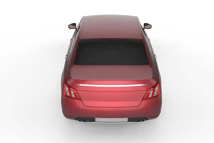 白色背景的红色汽车后视图