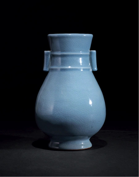 清雍正仿汝釉双贯耳瓶 "大清雍正年制"款高29.8cm