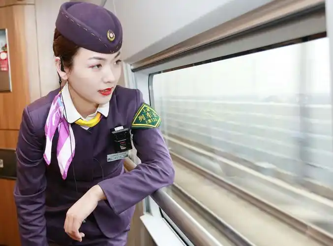 上海客运段京沪高铁车队乘务员精神风貌