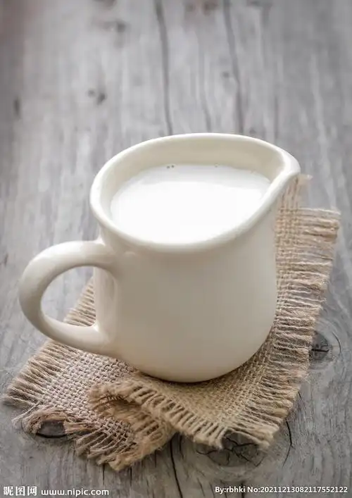 杯装牛奶素材