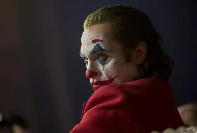 影评小丑他当然不是英雄他只是孤独和你我一样