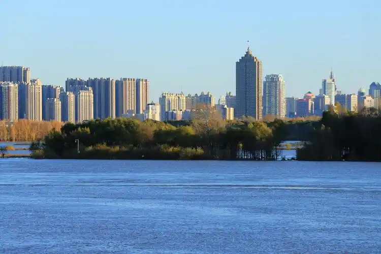 哈尔滨松花江畔美景