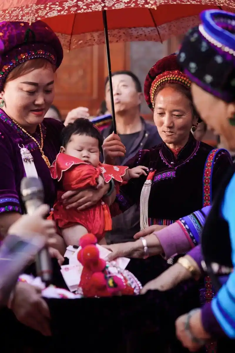 周城白族民俗之弄璋之喜#白族 #民族特色民族文化 #大理白族 - 抖音