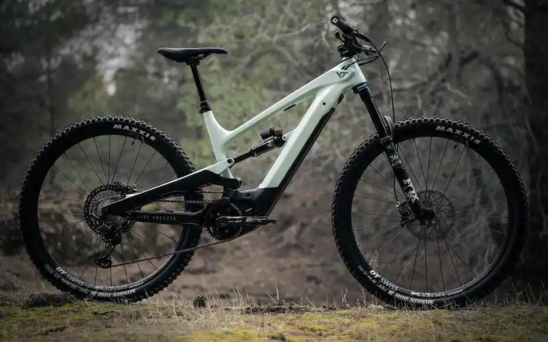 最好看的装车丨电助力山地车ytdecoy