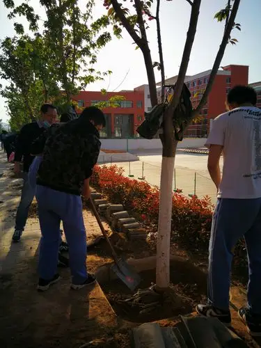 劳动者光荣而美丽