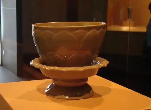 五代秘色瓷莲花碗,国宝级文物.苏州博物馆的珍贵馆藏之一.