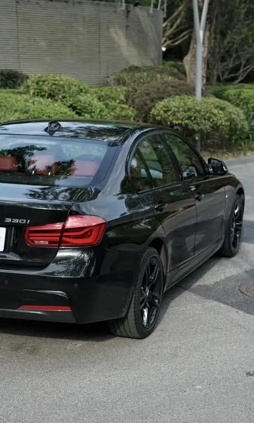 18款宝马330im耀夜版 稀有熊猫配色黑外红内 全车原版过三方检测 高