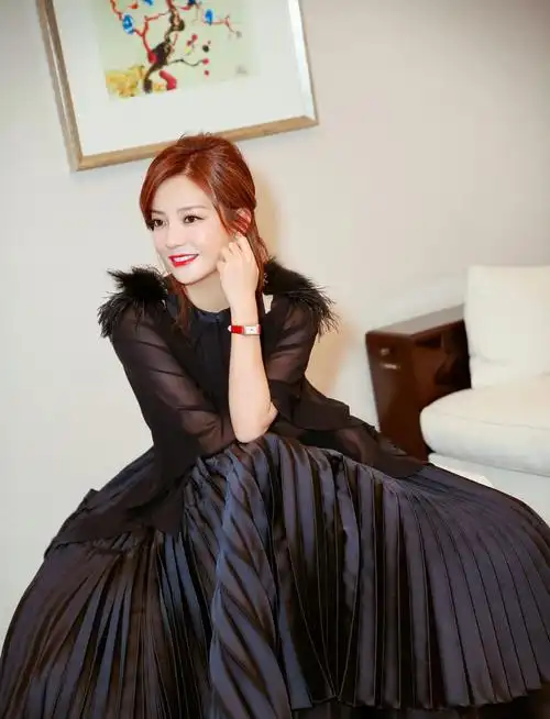 赵薇20年前的老照片被曝光,网友:图五我能盯着看一整天