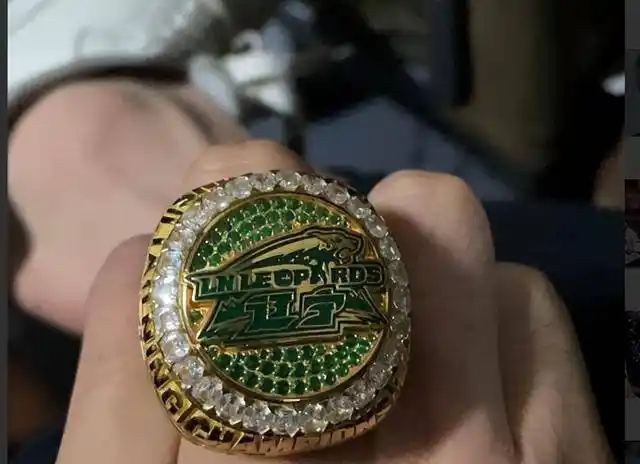 赵继伟晒出总冠军戒指后,辽宁队派出5人的阵容,有望拿下冠军_赛季