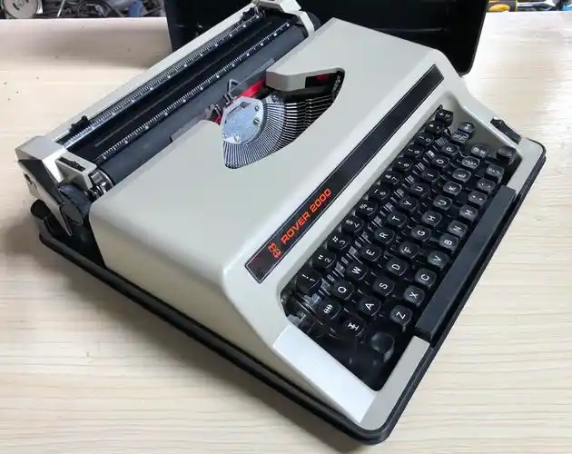 意大利rover2000淡黄色老式英文打字机复古正常使用打字机