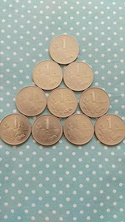 只动三枚硬币让三角形的尖朝下,你能做到吗?