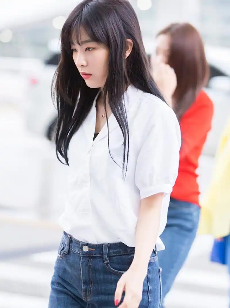 姜涩琪私服穿搭 简单的衬衫 牛仔裤就很好看 姜涩琪日常私服穿搭look