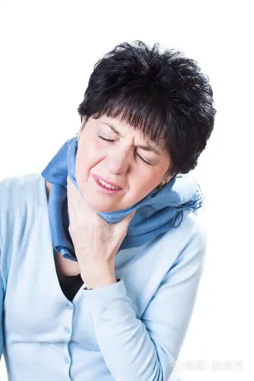 喉咙痛的女人