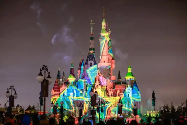 梦幻迪士尼童话城堡 夜光幻影秀点亮奇梦