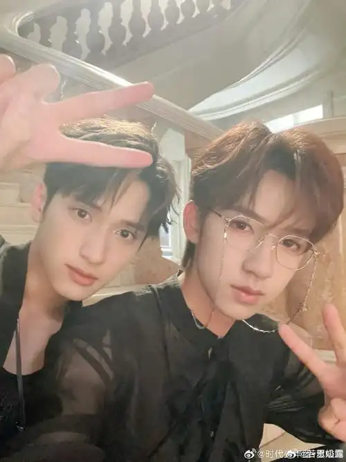 骄松随阳立 二十丰人间##翔霖 浪漫夏日##严浩翔贺峻霖##翔霖