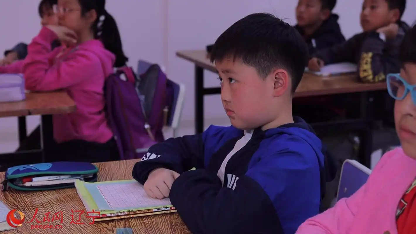 "11年前咱接的六年级小学生,现在都已经是大小伙,大姑娘了