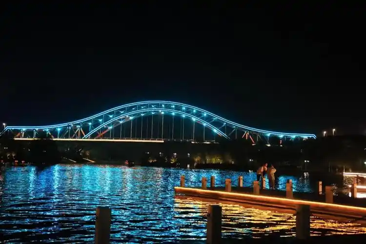 富平县温泉河畔夏日美