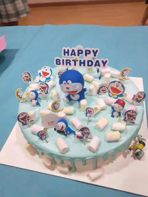 我的"蓝胖子"生日蛋糕