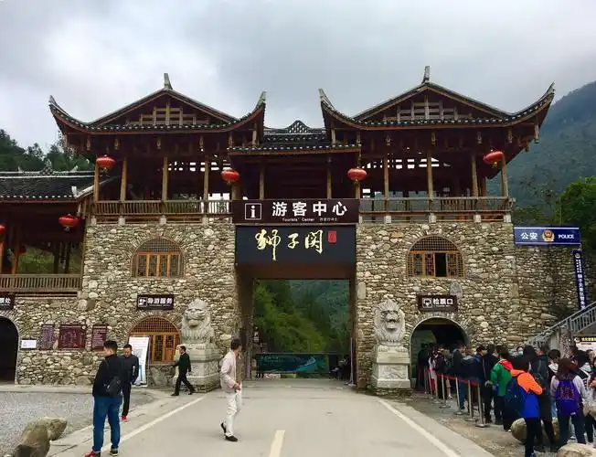 狮子关景区大门