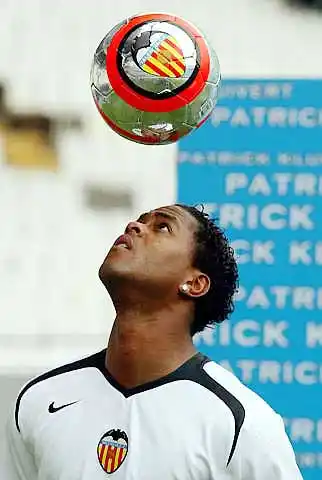 p>帕特里克·克鲁伊维特(patrick kluivert),1976年7月1日出生于荷兰