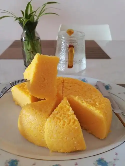 电饭煲制作玉米糕|玉米糁不用发面,直接放入电饭煲即可