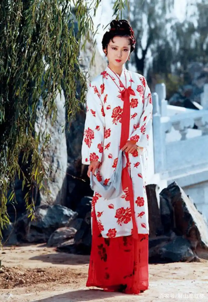 87版《红楼梦》林黛玉的44套服装,今天看仍叹为观止,致敬史延芹