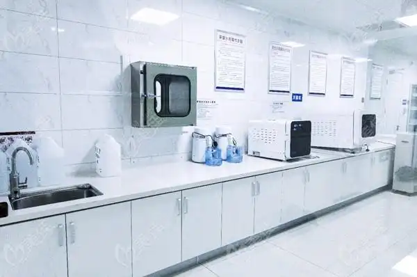 伯恩口腔消毒室