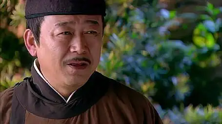 老管家为了不让小姐怀疑他,竟说自己爱钱怕死,真是太搞笑了