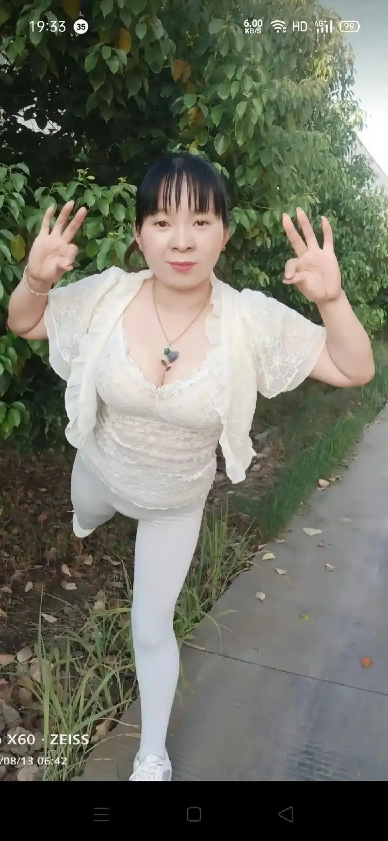 阿姨的胸部饱满圆润,身材丰满匀称#女人一定要活成自己喜欢的样 - 抖