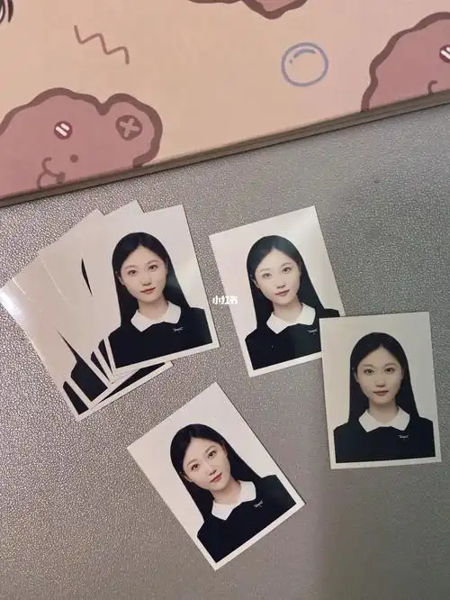 地铁自拍05证件照yyds