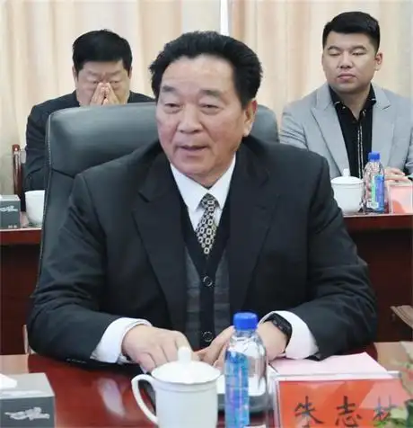 常务副县长陈宗银主持并致欢迎词,副县长胡俊在介绍舒城县"双招双引"