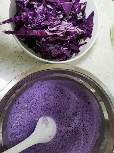 紫甘蓝榨成汁