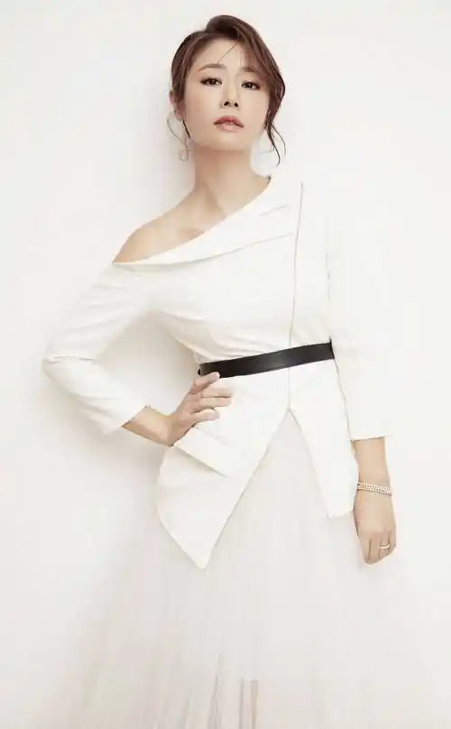 林心如曾经说过自己最快乐的事就是看着丈夫和女儿入眠,看得出她现在