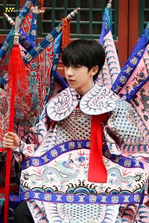 时代少年团戏服造型