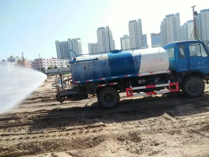 洒水车每天进行洒水降尘