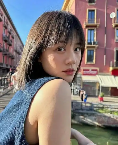 上海地铁偶遇马思纯:瘦美个子高,笑眼弯弯但已有白头发|白皙|女演员