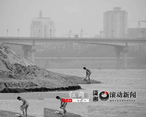 男子露天裸泳被女网友拍下发到网上图