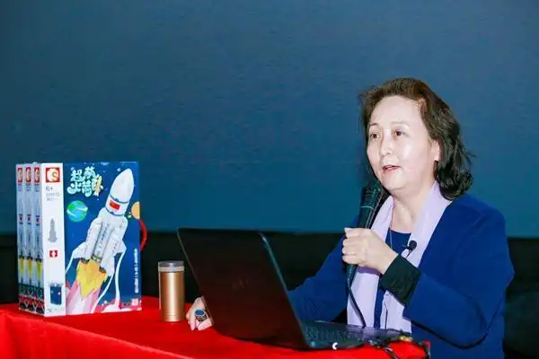 人兼首席科学家庄逢源院士做了《空间生命科学和商业航天》的主题演讲