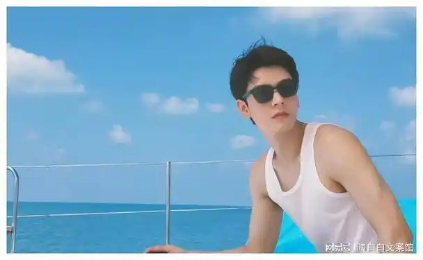 没有想到花蝴蝶龚俊身材也很好啊,腹肌亮了!