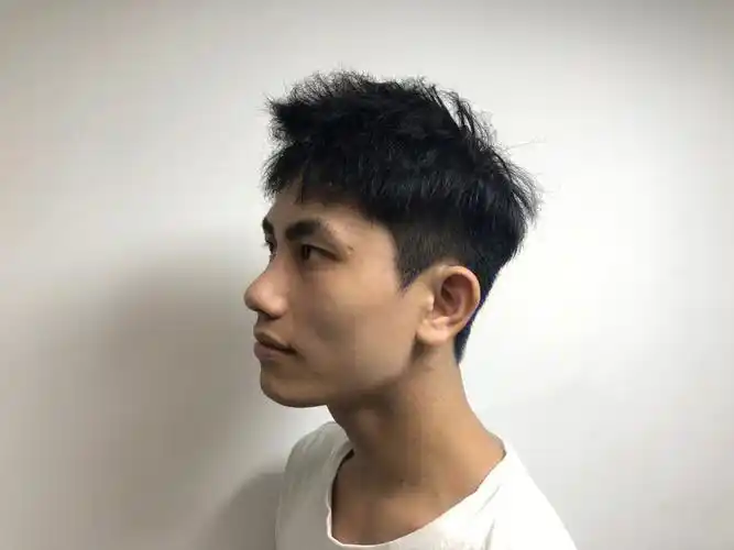 男生三七分发型推摩根烫纹理烫简单好打理