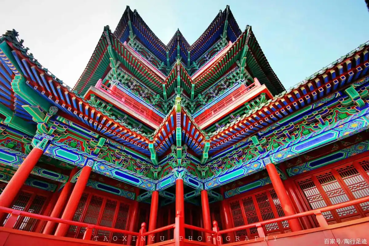 阅江楼共七层,碧瓦朱檐,为典型的明代皇家建筑风格